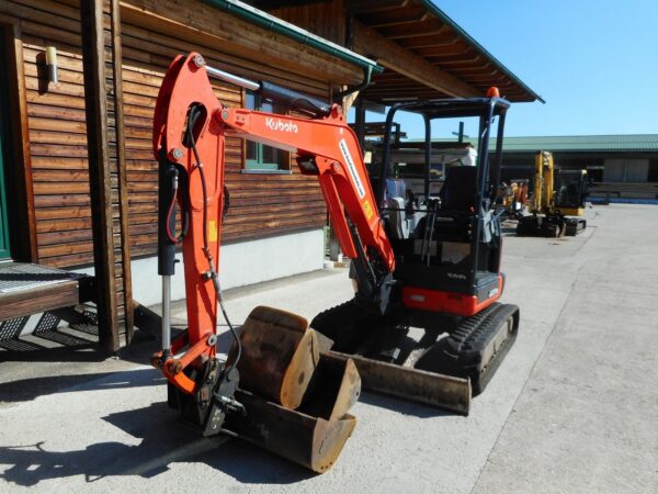 Mini-pelle Kubota U27-4 2016 sur chantier