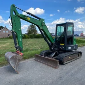 mini pelle bobcat e55 en travaux de terrassement