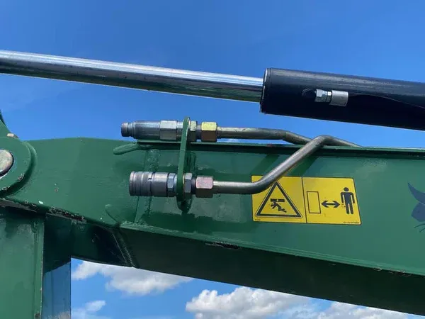 mini pelle bobcat e55 5t avec godet de curage